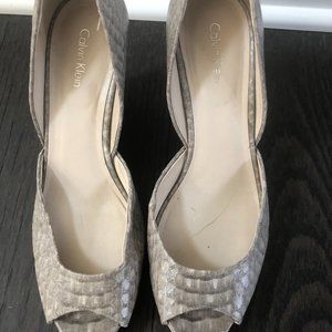 CALVIN KLEIN Gabbie Peep Toe Wedge Heels Size 9